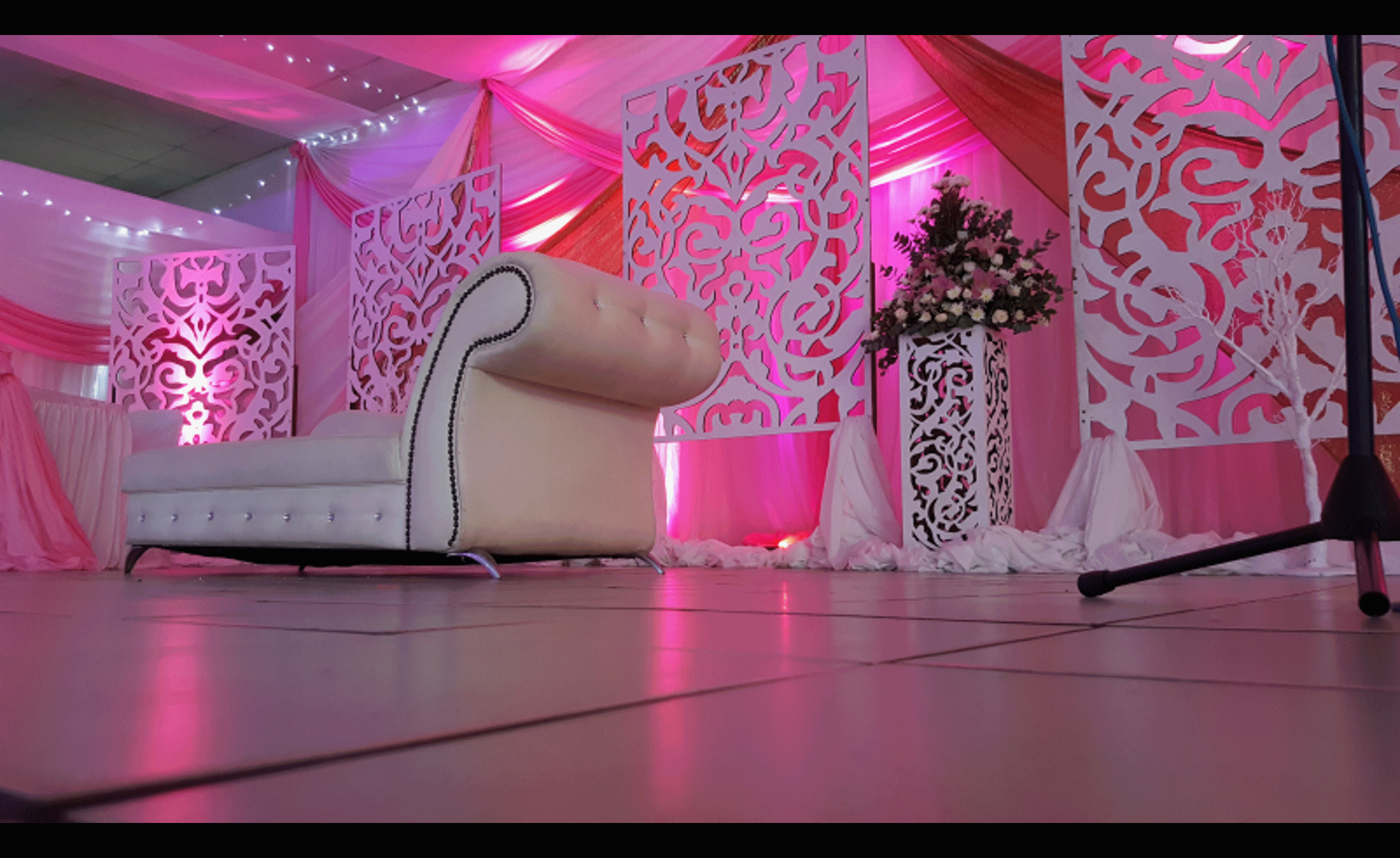 Professional Colour Washing Of Hall Venue Gravity Sound Lighting Stage And Hall Venue Colour Washing Create The Effect Of A Wash At